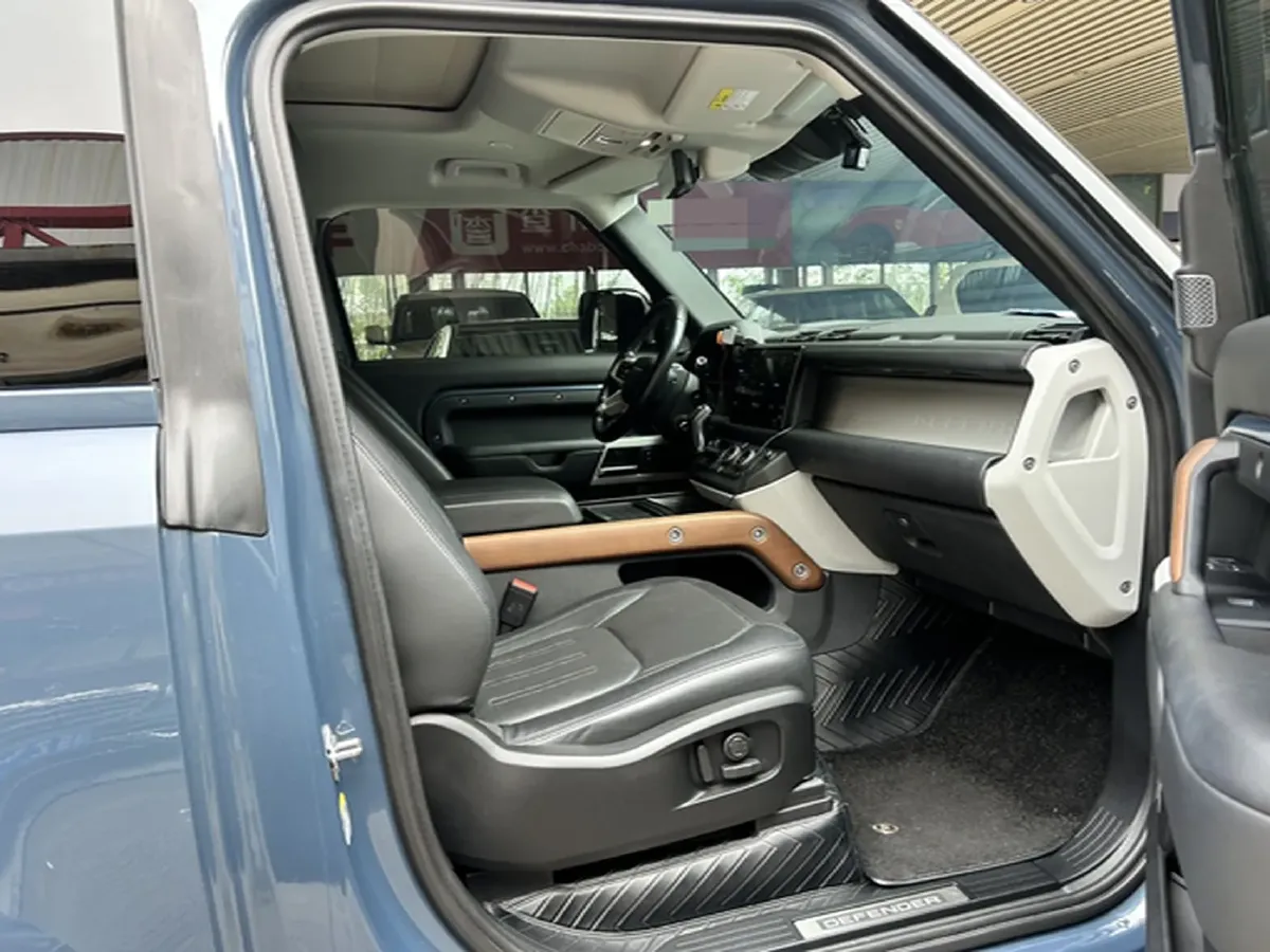 2022 Land Rover Defender 2.0T 300HP L4 8AT,autocango,china used car exporter,china ev exporter,chinese used car exporter,chinese used ev exporter