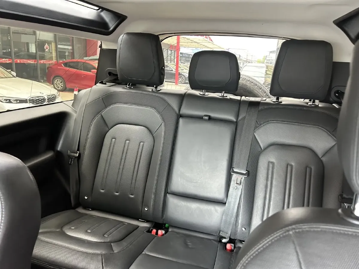 2022 Land Rover Defender 2.0T 300HP L4 8AT,autocango,china used car exporter,china ev exporter,chinese used car exporter,chinese used ev exporter