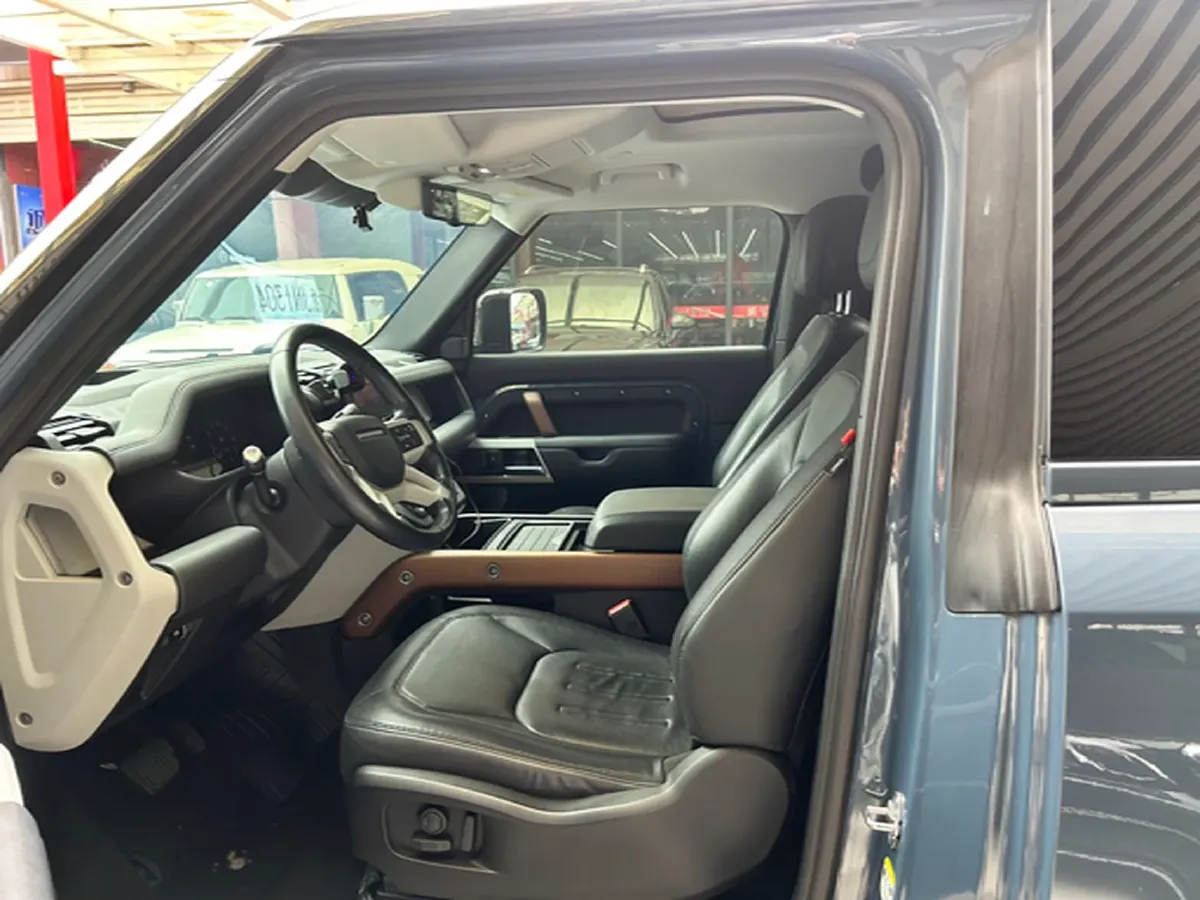 2022 Land Rover Defender 2.0T 300HP L4 8AT,autocango,china used car exporter,china ev exporter,chinese used car exporter,chinese used ev exporter