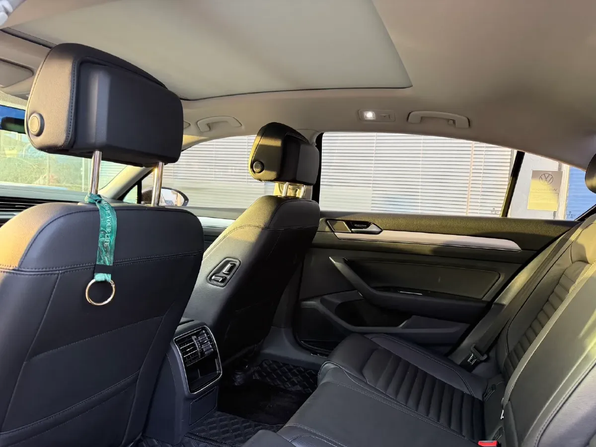 2018 Volkswagen Magotan 1.8T 180HP L4 7DCT,autocango,china used car exporter,china ev exporter,chinese used car exporter,chinese used ev exporter