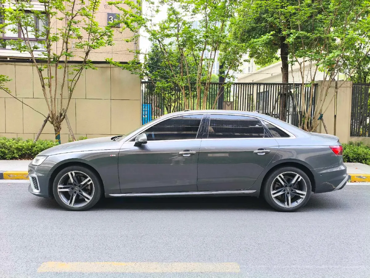 2020 Audi A4L 2.0T 190HP L4 7DCT,autocango,china used car exporter,china ev exporter,chinese used car exporter,chinese used ev exporter