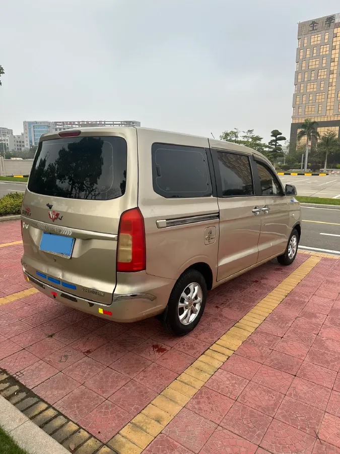 2019 WuLing HongGuang V 1.5L 105HP L4 5MT,autocango,china used car exporter,china ev exporter,chinese used car exporter,chinese used ev exporter