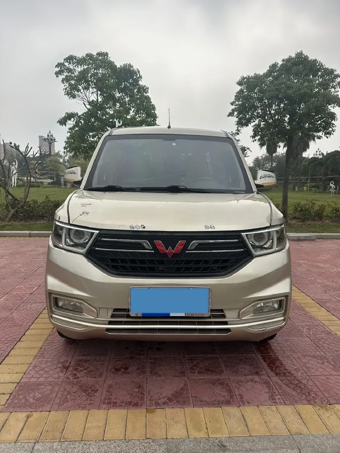 2019 WuLing HongGuang V 1.5L 105HP L4 5MT,autocango,china used car exporter,china ev exporter,chinese used car exporter,chinese used ev exporter