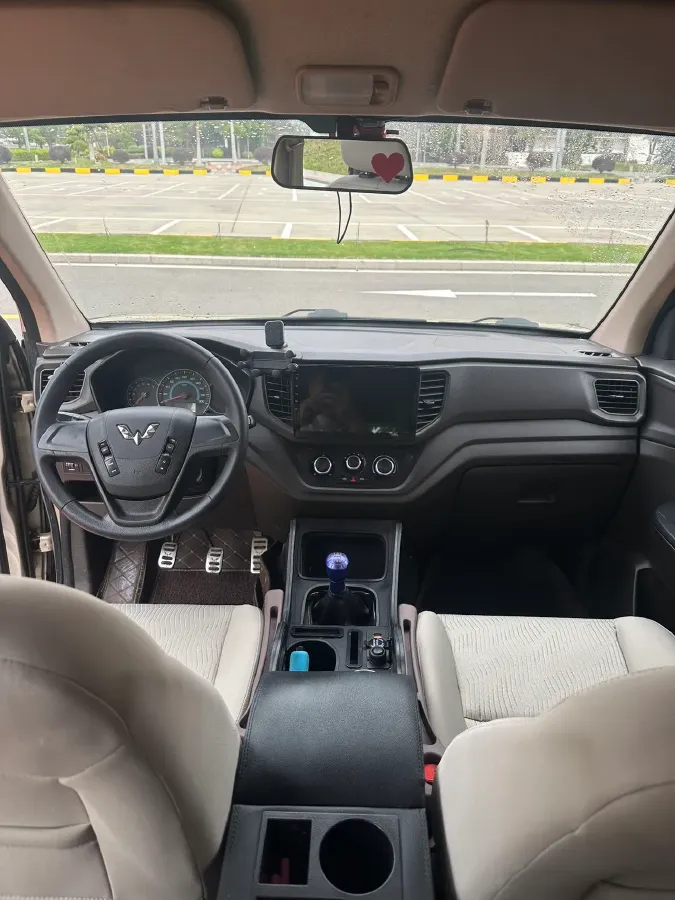 2019 WuLing HongGuang V 1.5L 105HP L4 5MT,autocango,china used car exporter,china ev exporter,chinese used car exporter,chinese used ev exporter
