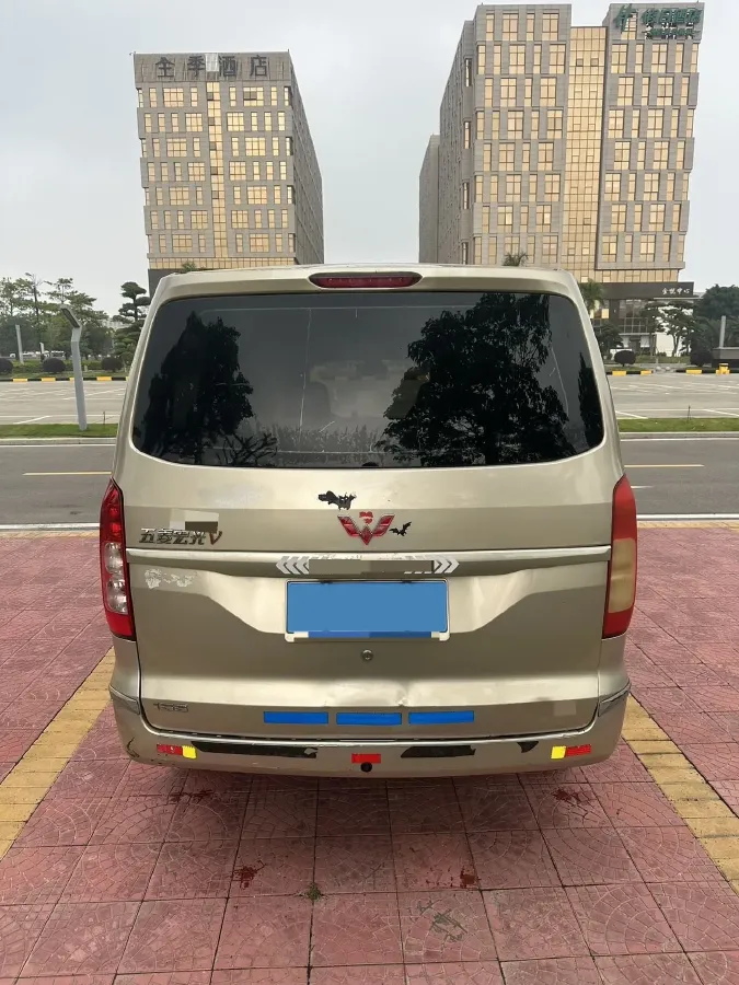 2019 WuLing HongGuang V 1.5L 105HP L4 5MT,autocango,china used car exporter,china ev exporter,chinese used car exporter,chinese used ev exporter