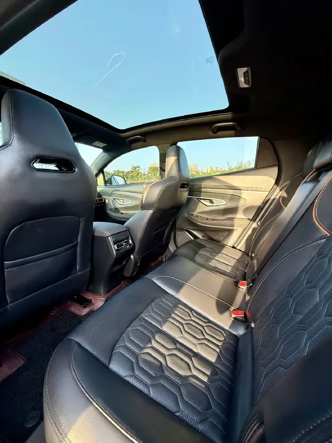 2022 ChangAn UNI-T 1.5T 188HP L4 7DCT,autocango,china used car exporter,china ev exporter,chinese used car exporter,chinese used ev exporter