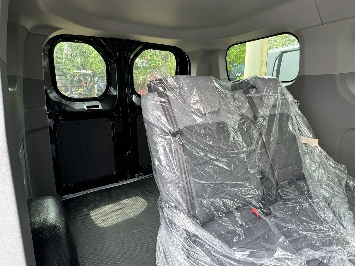 2023 MAXUS XinTu V70 2.0T 150HP L4 9AT,autocango,china used car exporter,china ev exporter,chinese used car exporter,chinese used ev exporter