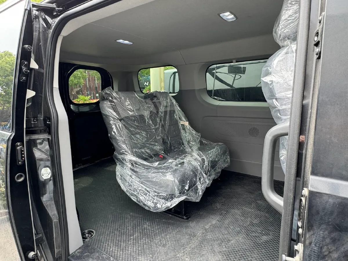 2023 MAXUS XinTu V70 2.0T 150HP L4 9AT,autocango,china used car exporter,china ev exporter,chinese used car exporter,chinese used ev exporter