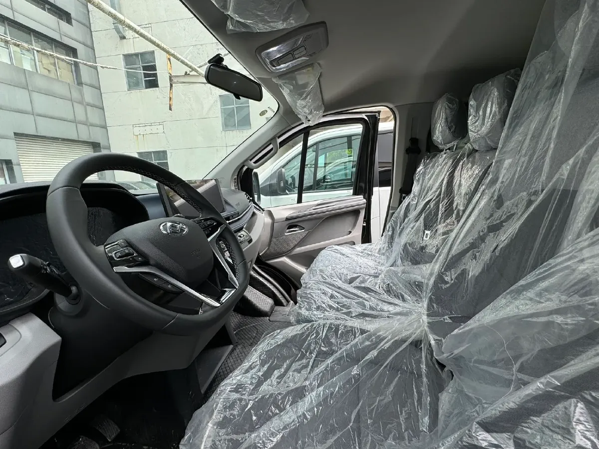 2023 MAXUS XinTu V70 2.0T 150HP L4 9AT,autocango,china used car exporter,china ev exporter,chinese used car exporter,chinese used ev exporter