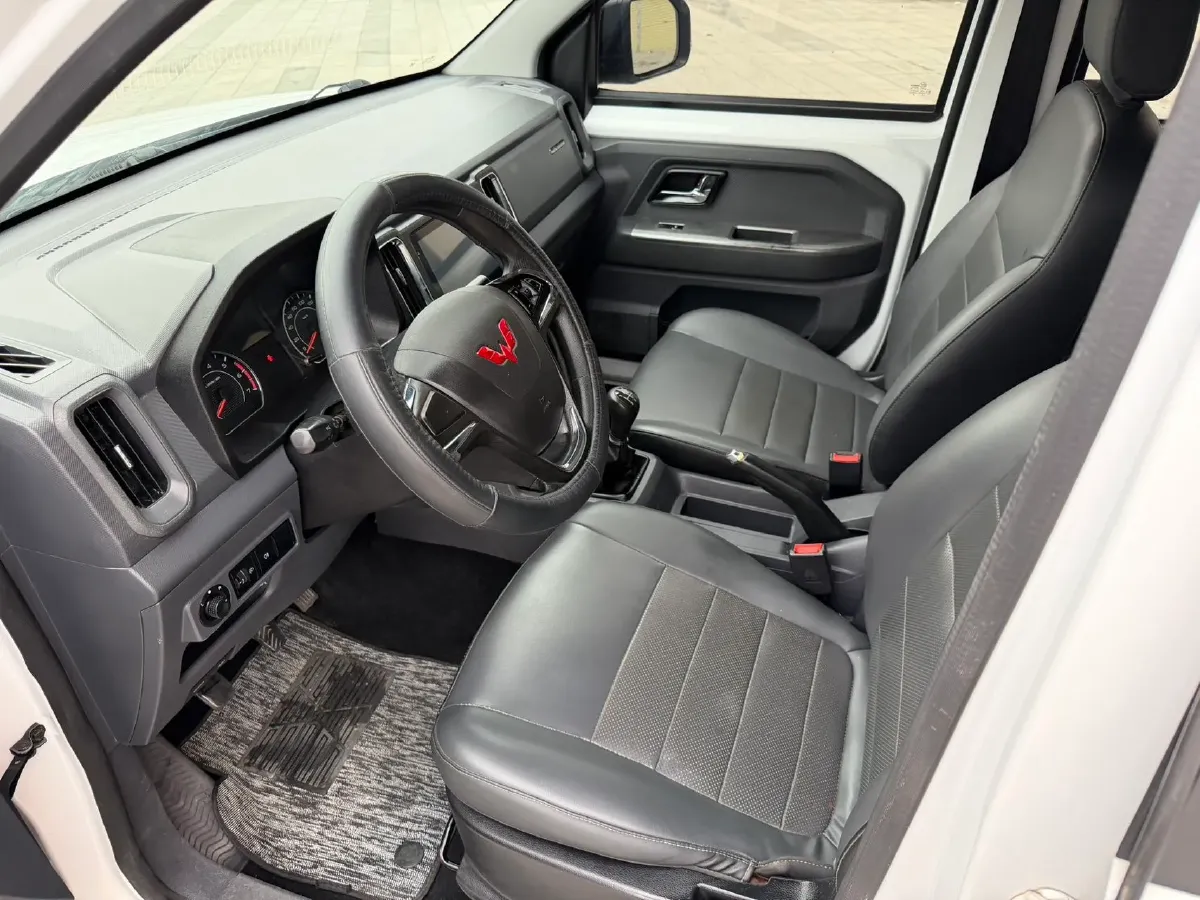 2021 WuLing ZhentTu 1.5L 99HP L4 5MT,autocango,china used car exporter,china ev exporter,chinese used car exporter,chinese used ev exporter