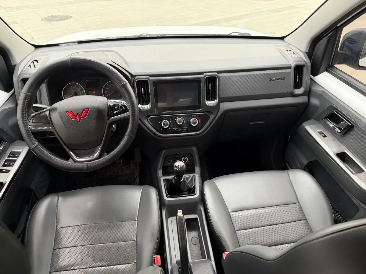 2021 WuLing ZhentTu 1.5L 99HP L4 5MT,autocango,china used car exporter,china ev exporter,chinese used car exporter,chinese used ev exporter