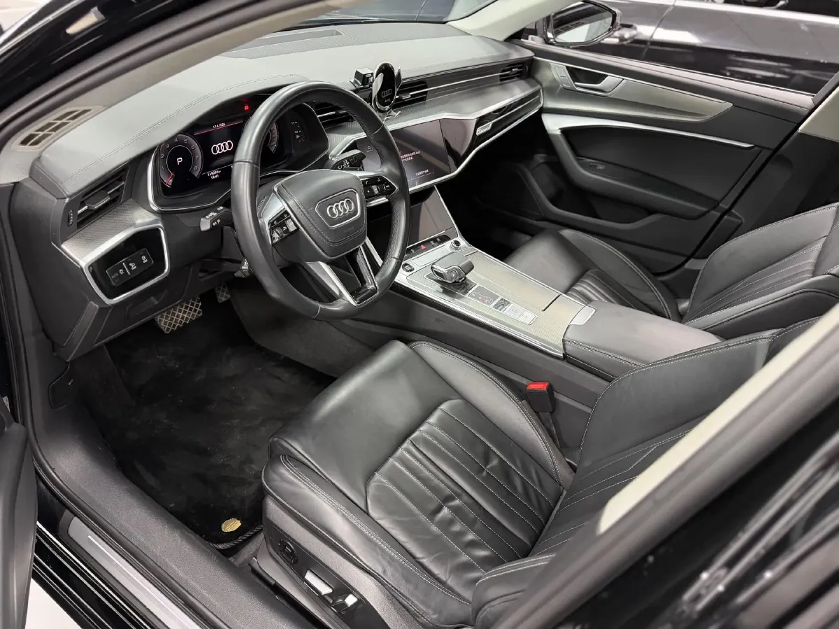 2023 Audi A6L 2.0T 190HP L4 7DCT,autocango,china used car exporter,china ev exporter,chinese used car exporter,chinese used ev exporter