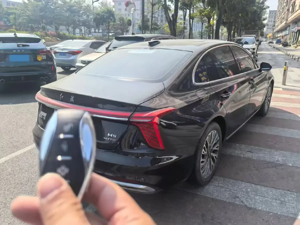 2023 HongQi H5 2.0T 224HP L4 8AT,autocango,china used car exporter,china ev exporter,chinese used car exporter,chinese used ev exporter