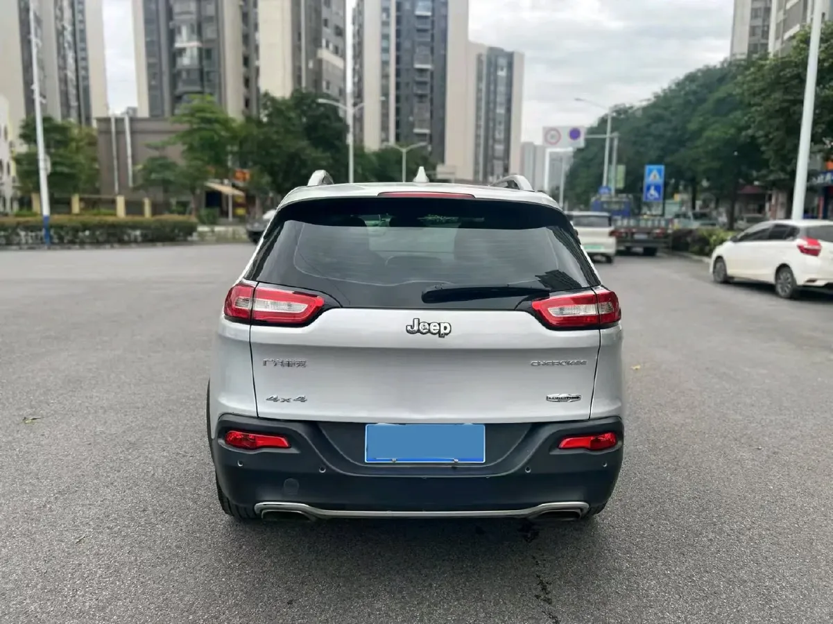 2016 Jeep Cherokee 2.4L 175HP L4 9AT,autocango,china used car exporter,china ev exporter,chinese used car exporter,chinese used ev exporter