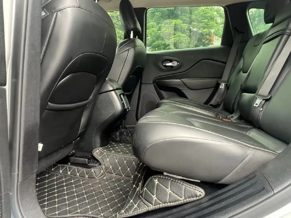 2016 Jeep Cherokee 2.4L 175HP L4 9AT,autocango,china used car exporter,china ev exporter,chinese used car exporter,chinese used ev exporter