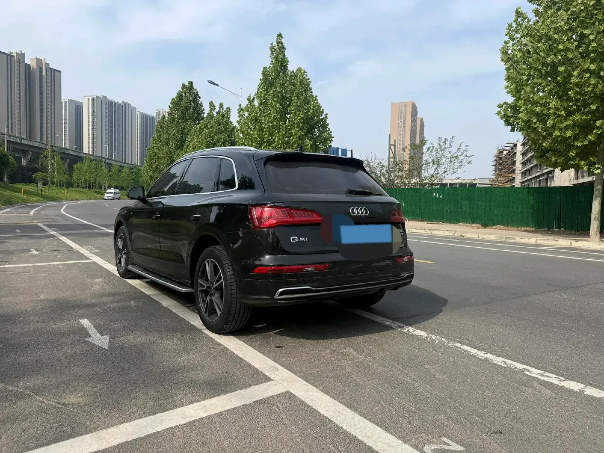 2020 Audi Q5L 2.0T 190HP L4 7DCT,autocango,china used car exporter,china ev exporter,chinese used car exporter,chinese used ev exporter
