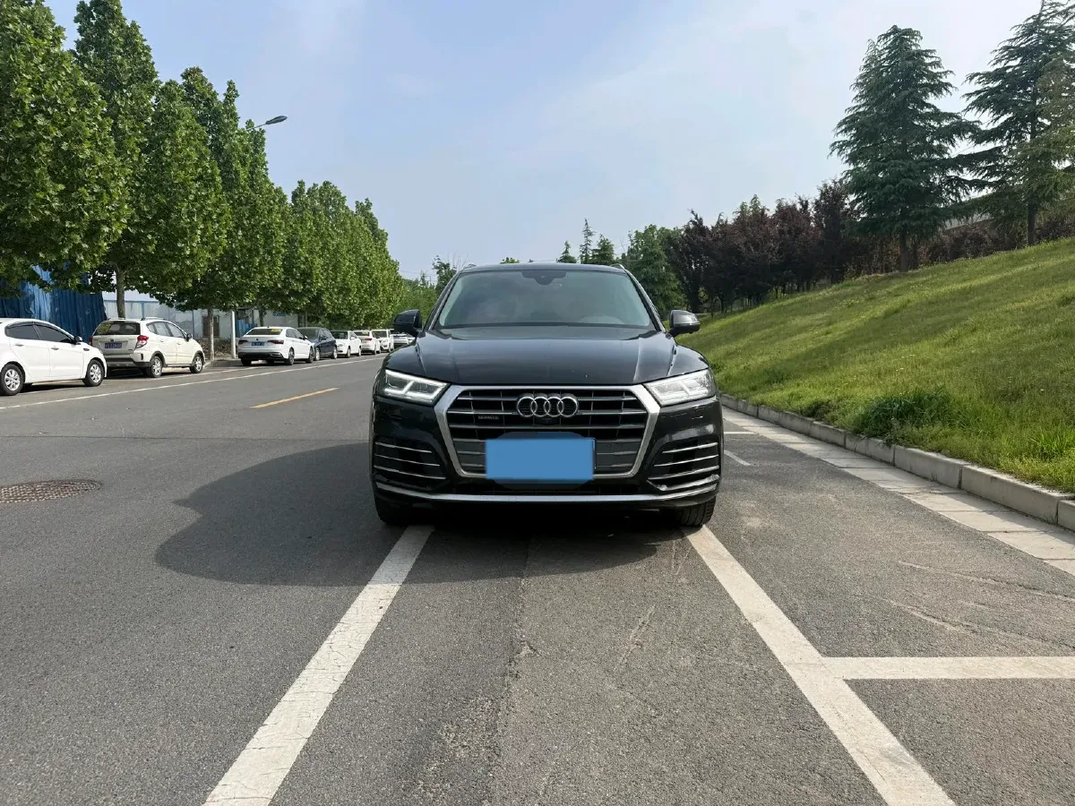 2020 Audi Q5L 2.0T 190HP L4 7DCT,autocango,china used car exporter,china ev exporter,chinese used car exporter,chinese used ev exporter