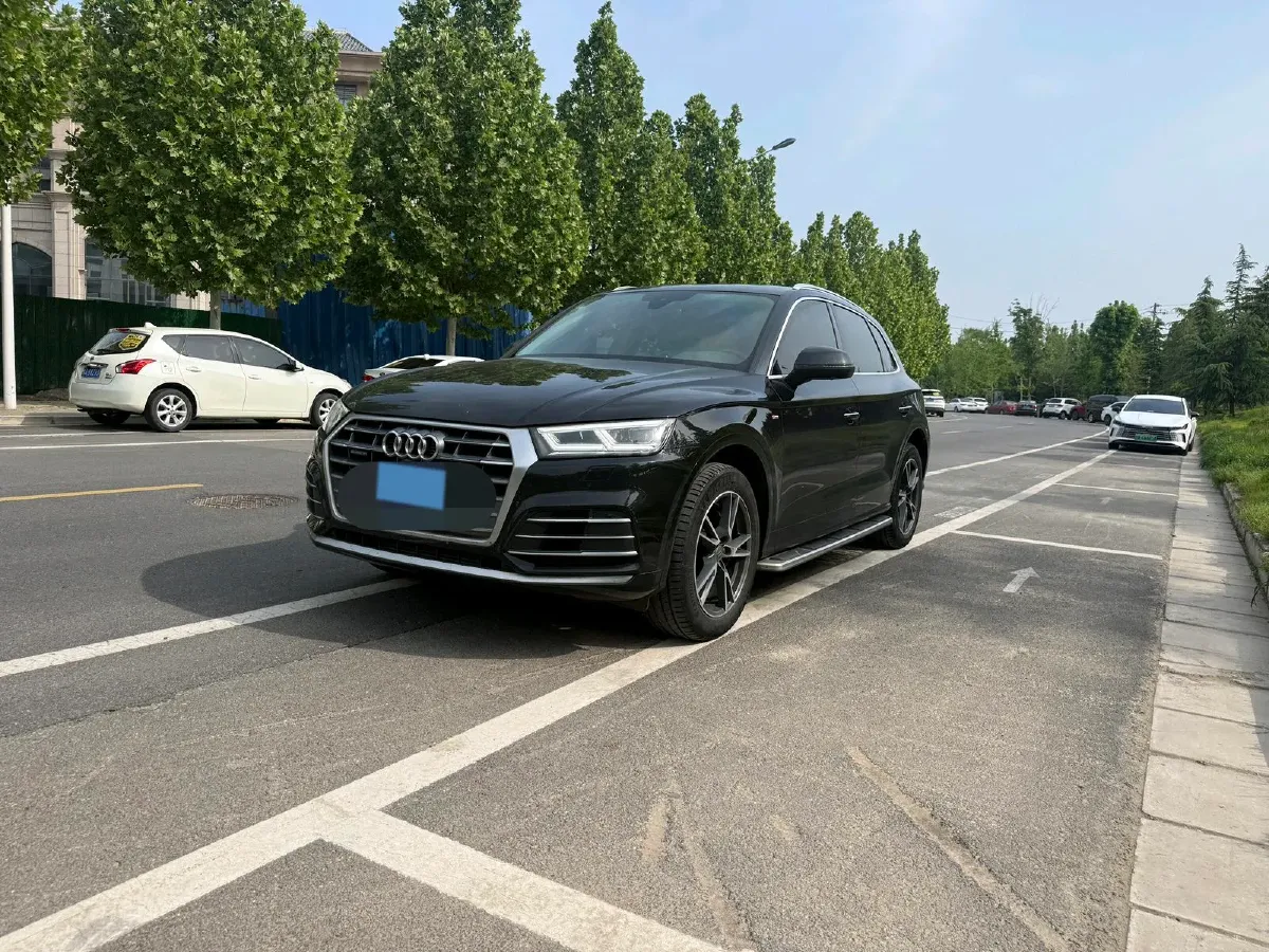 2020 Audi Q5L 2.0T 190HP L4 7DCT,autocango,china used car exporter,china ev exporter,chinese used car exporter,chinese used ev exporter