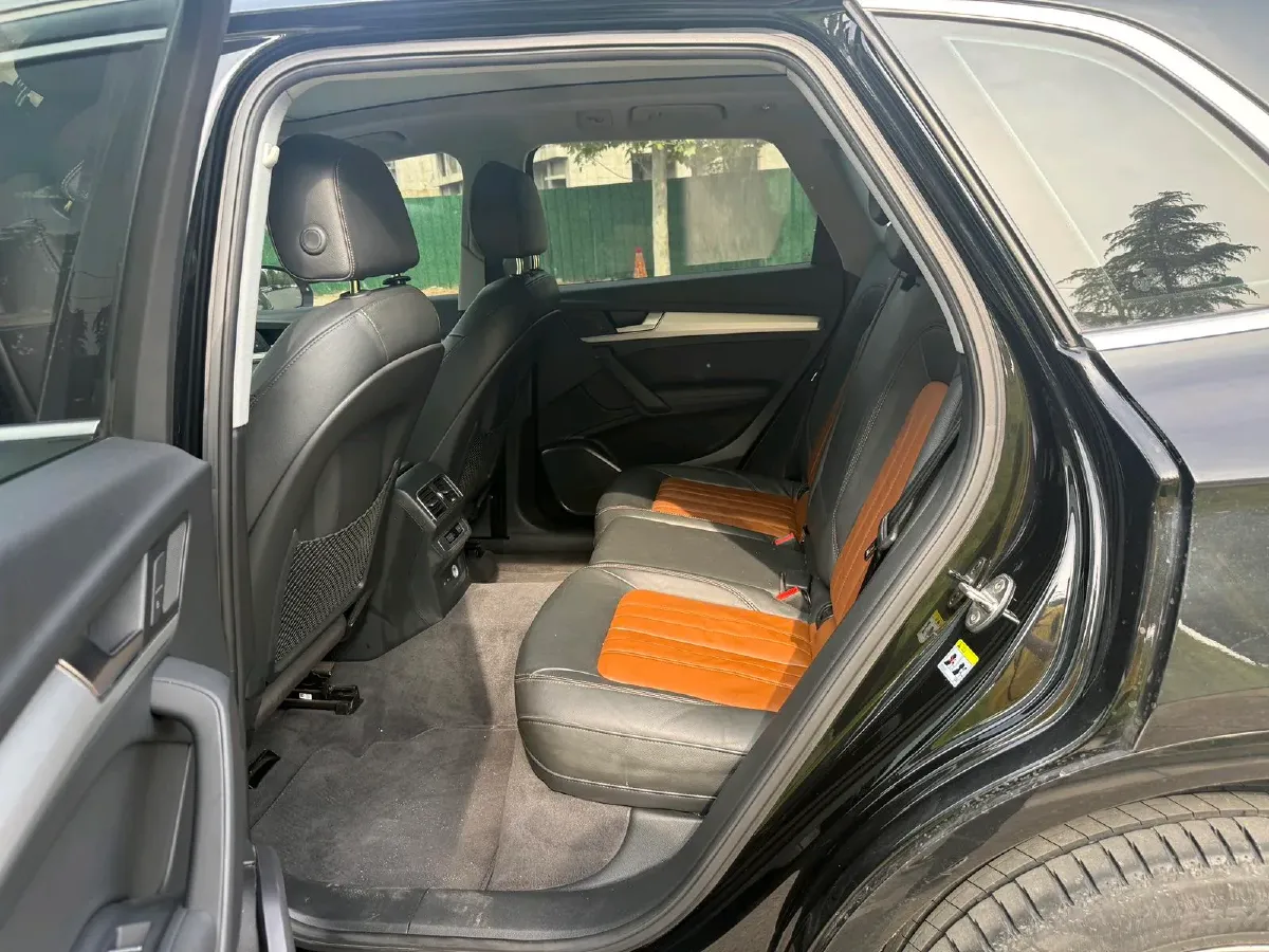 2020 Audi Q5L 2.0T 190HP L4 7DCT,autocango,china used car exporter,china ev exporter,chinese used car exporter,chinese used ev exporter