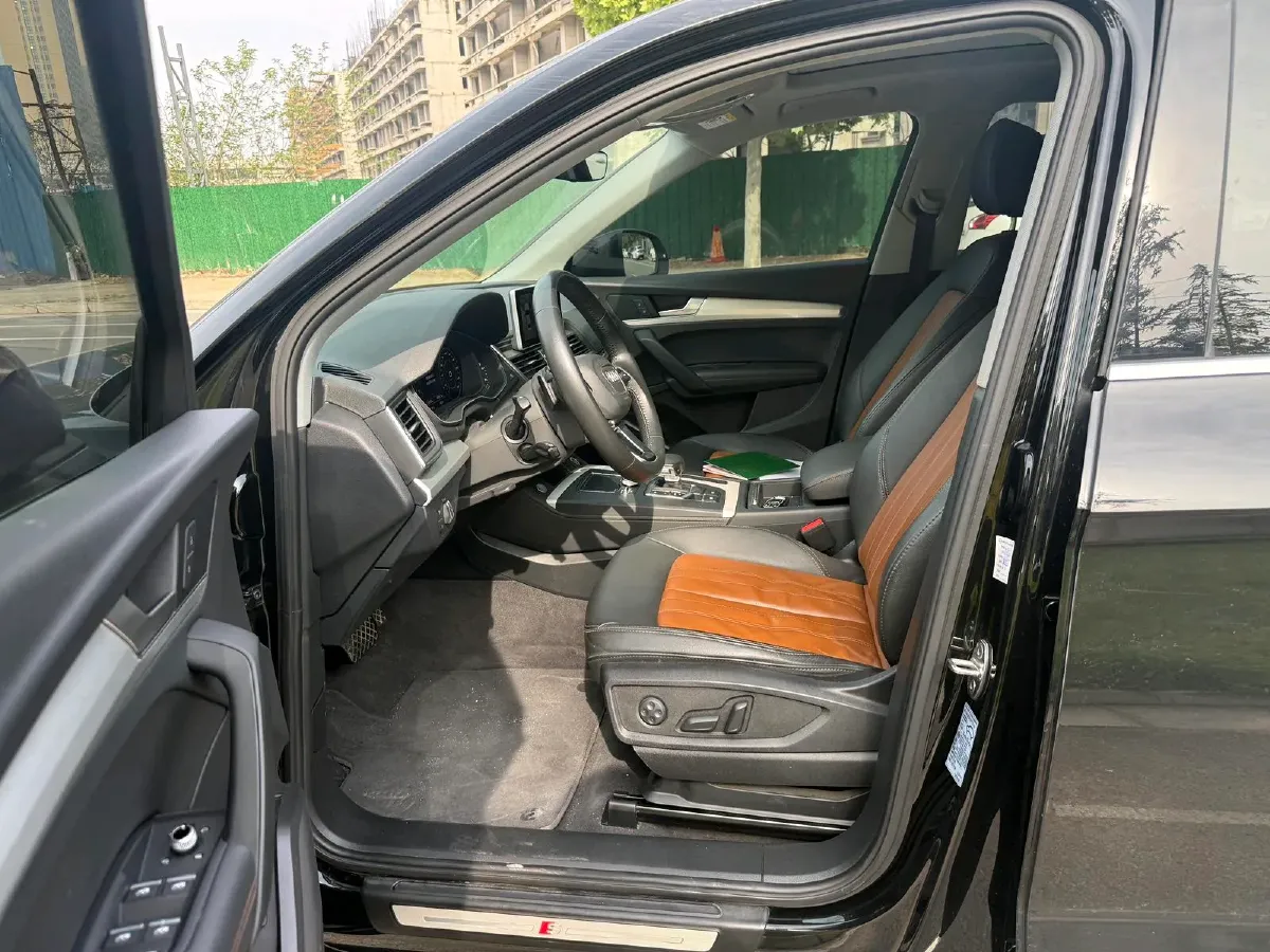 2020 Audi Q5L 2.0T 190HP L4 7DCT,autocango,china used car exporter,china ev exporter,chinese used car exporter,chinese used ev exporter