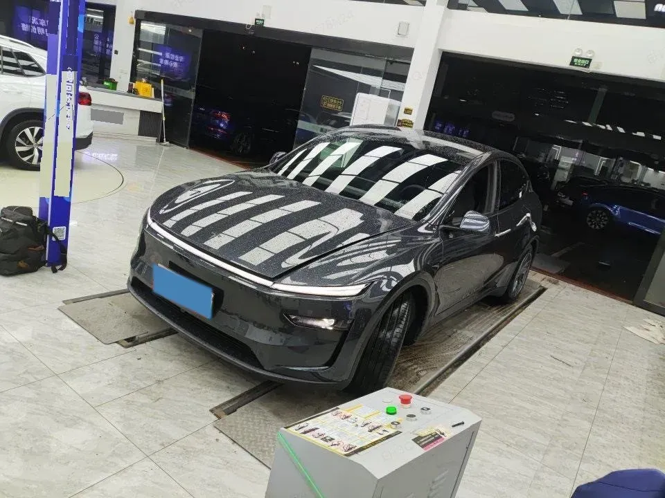 2025 Tesla Model Y L BEV,autocango,china used car exporter,china ev exporter,chinese used car exporter,chinese used ev exporter