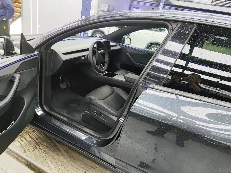 2025 Tesla Model Y L BEV,autocango,china used car exporter,china ev exporter,chinese used car exporter,chinese used ev exporter