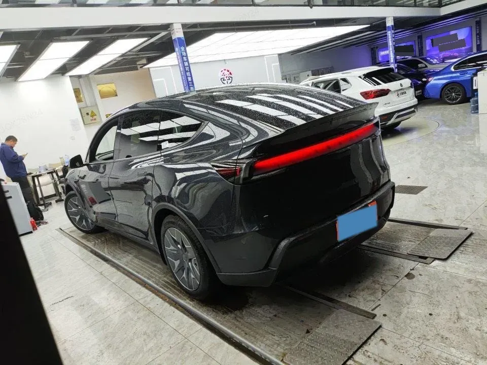 2025 Tesla Model Y L BEV,autocango,china used car exporter,china ev exporter,chinese used car exporter,chinese used ev exporter