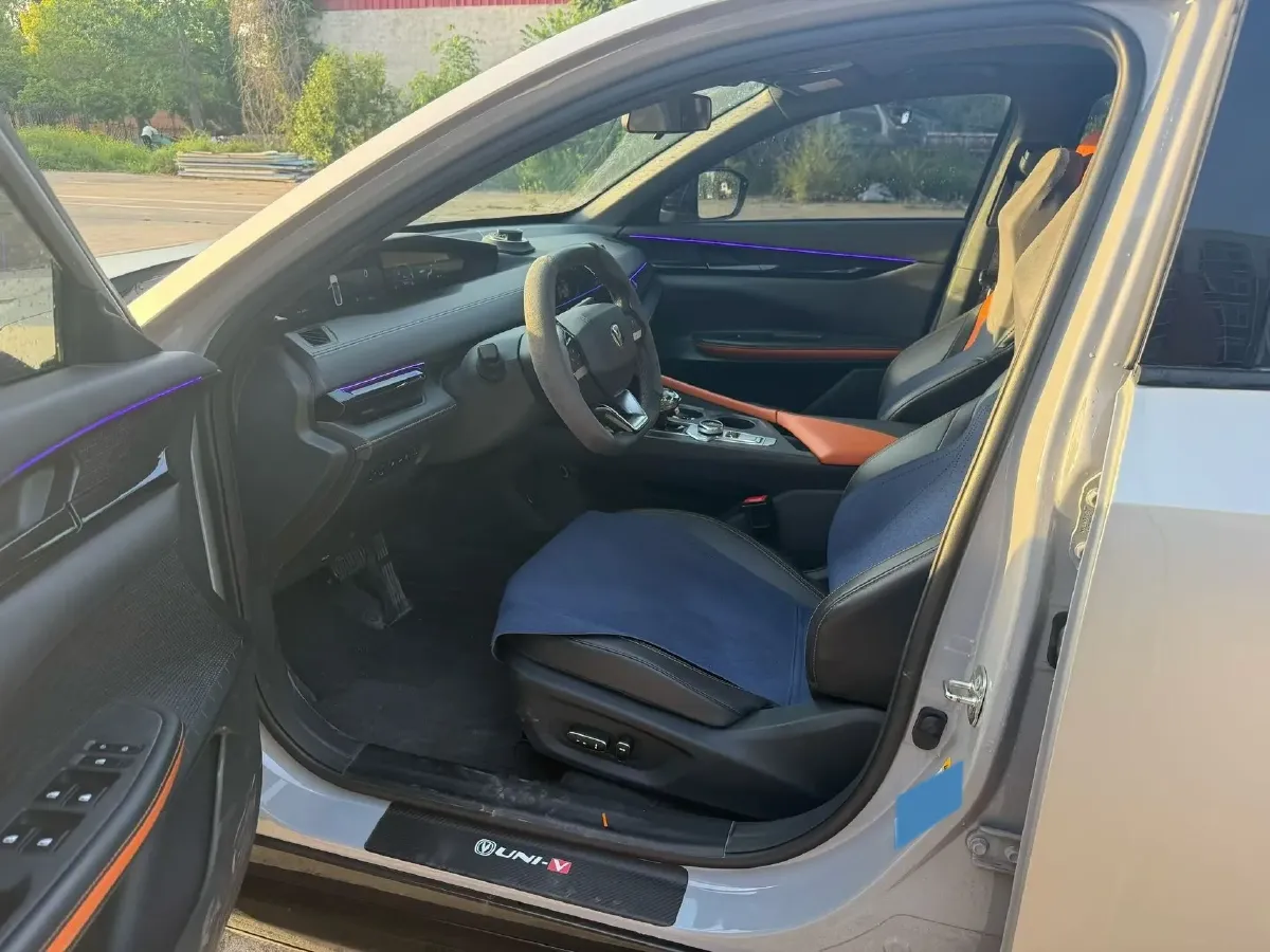 2023 ChangAn UNI-V iDD 1.5T 170HP L4 6TCT PHEV 18.4KWH,autocango,china used car exporter,china ev exporter,chinese used car exporter,chinese used ev exporter