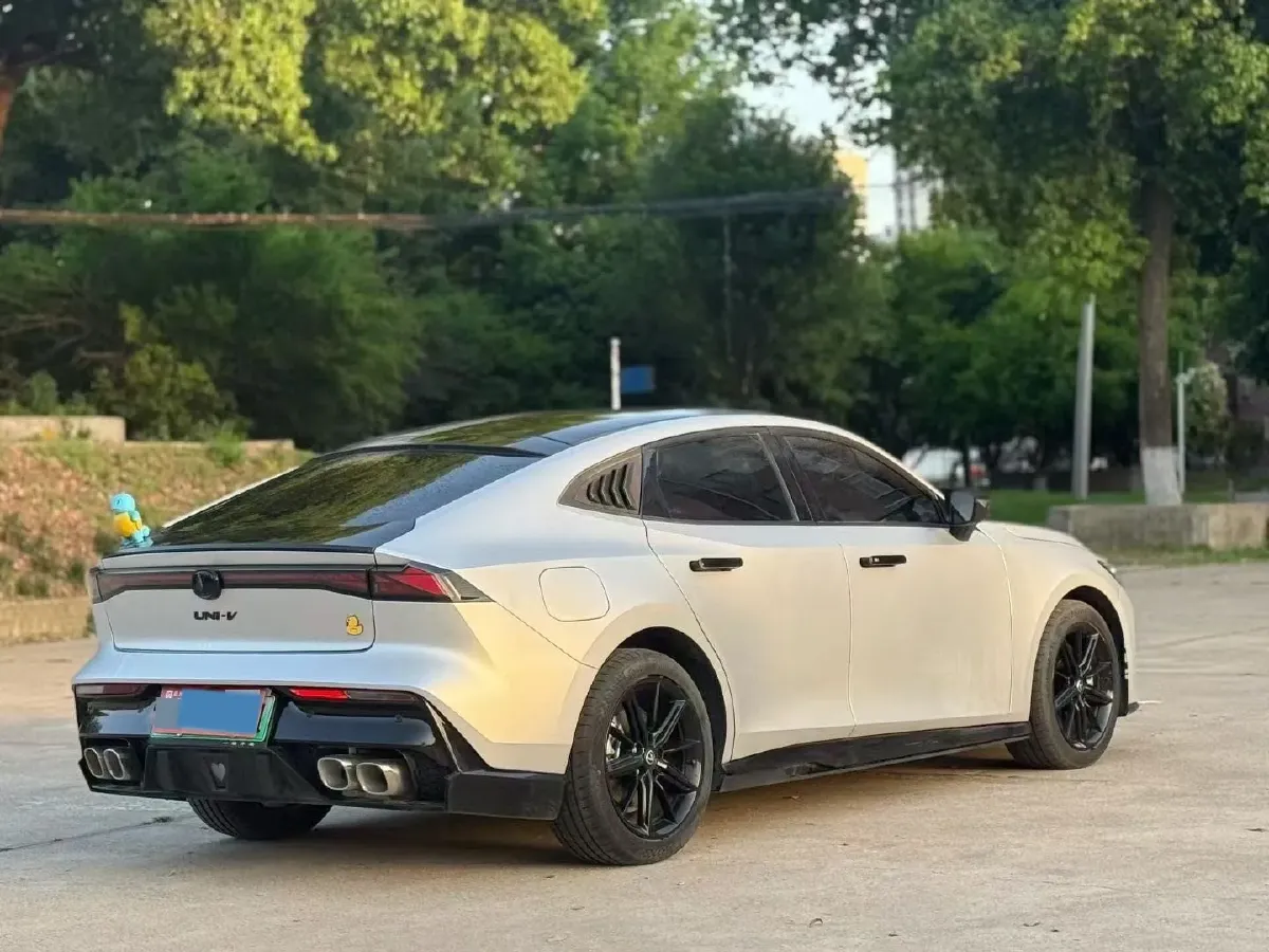 2023 ChangAn UNI-V iDD 1.5T 170HP L4 6TCT PHEV 18.4KWH,autocango,china used car exporter,china ev exporter,chinese used car exporter,chinese used ev exporter