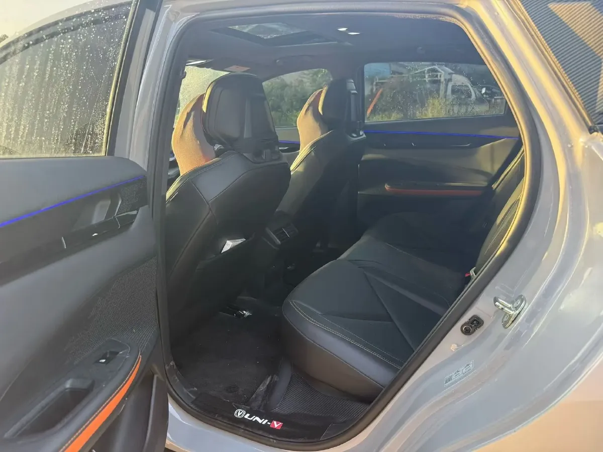 2023 ChangAn UNI-V iDD 1.5T 170HP L4 6TCT PHEV 18.4KWH,autocango,china used car exporter,china ev exporter,chinese used car exporter,chinese used ev exporter