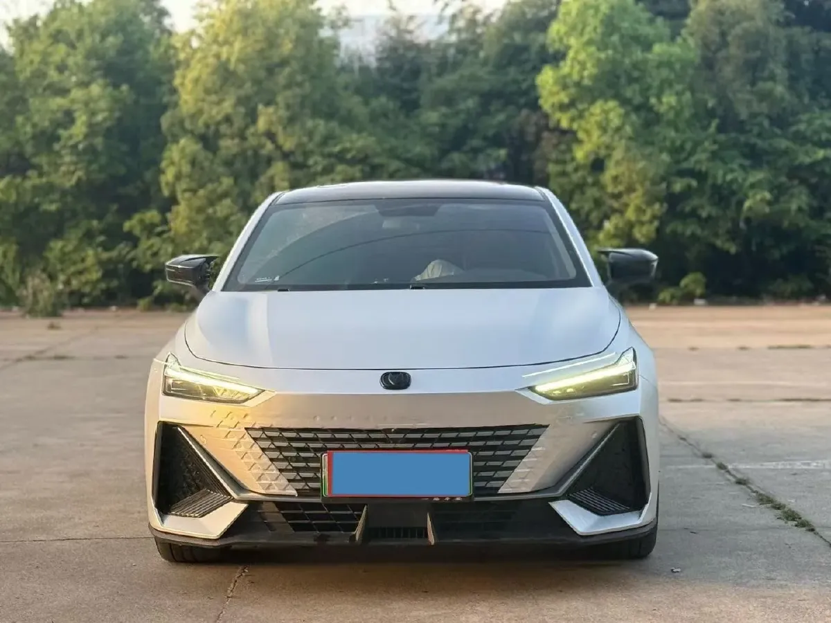 2023 ChangAn UNI-V iDD 1.5T 170HP L4 6TCT PHEV 18.4KWH,autocango,china used car exporter,china ev exporter,chinese used car exporter,chinese used ev exporter
