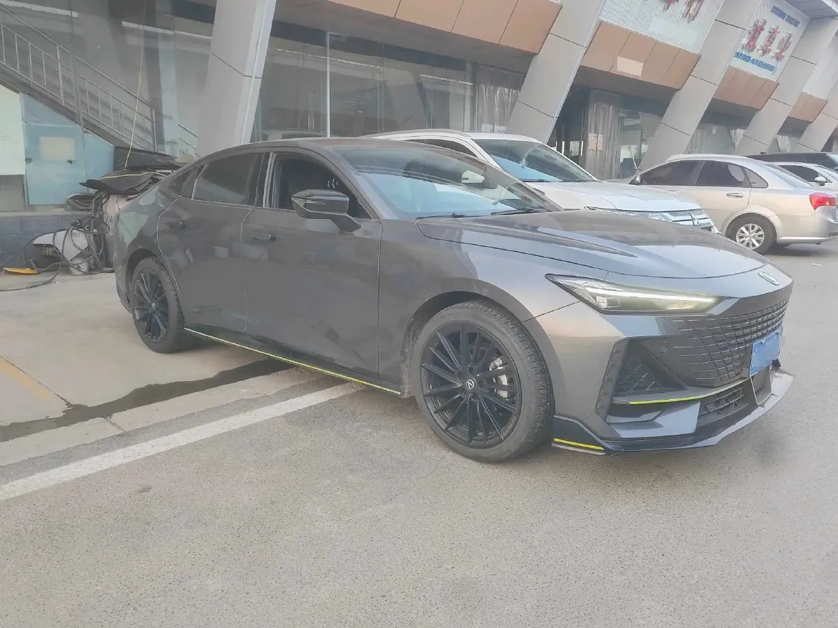 2023 ChangAn UNI-V 1.5T 188HP L4 7DCT,autocango,china used car exporter,china ev exporter,chinese used car exporter,chinese used ev exporter