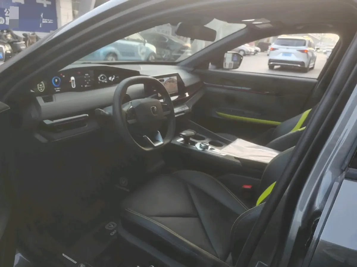 2023 ChangAn UNI-V 1.5T 188HP L4 7DCT,autocango,china used car exporter,china ev exporter,chinese used car exporter,chinese used ev exporter