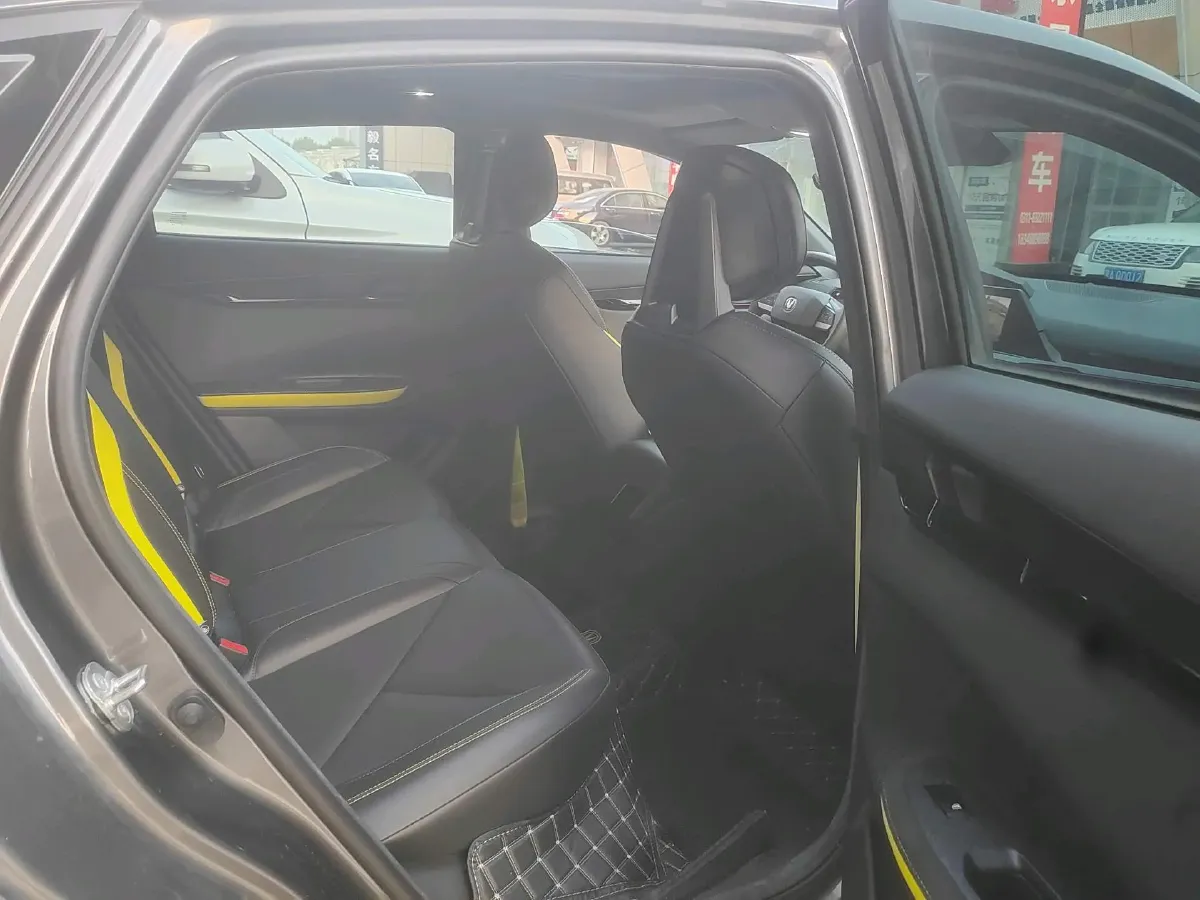 2023 ChangAn UNI-V 1.5T 188HP L4 7DCT,autocango,china used car exporter,china ev exporter,chinese used car exporter,chinese used ev exporter