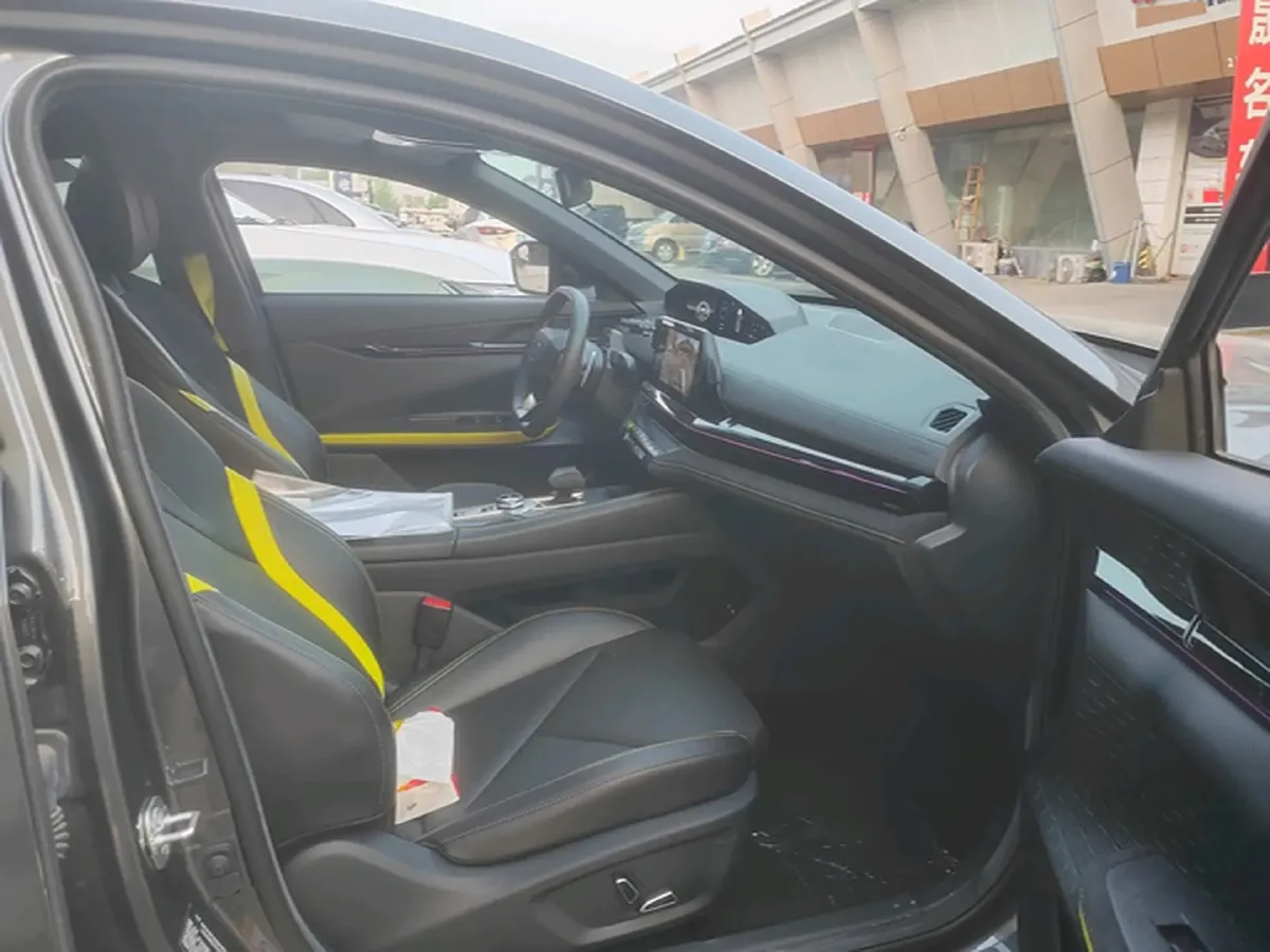 2023 ChangAn UNI-V 1.5T 188HP L4 7DCT,autocango,china used car exporter,china ev exporter,chinese used car exporter,chinese used ev exporter