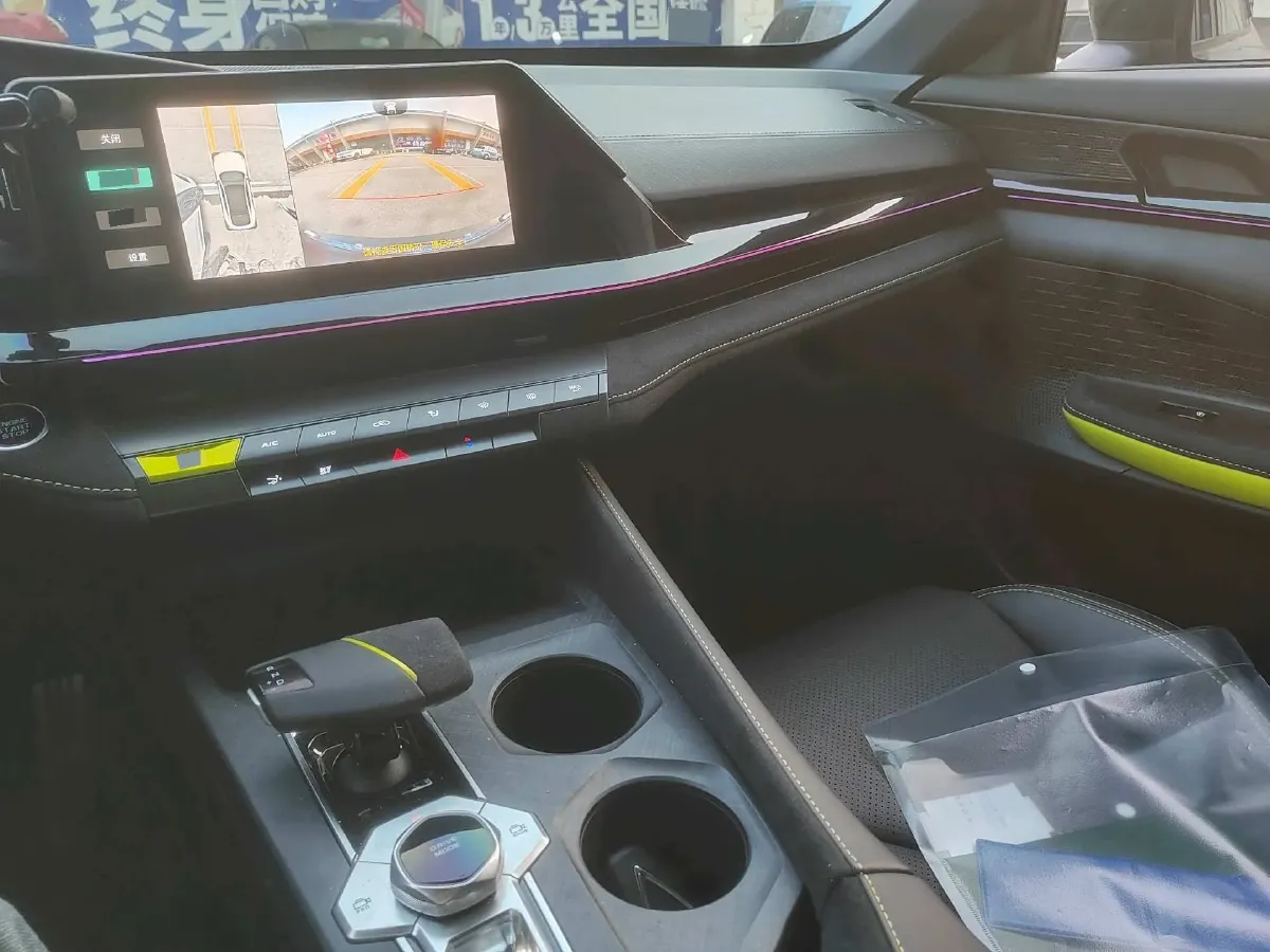 2023 ChangAn UNI-V 1.5T 188HP L4 7DCT,autocango,china used car exporter,china ev exporter,chinese used car exporter,chinese used ev exporter