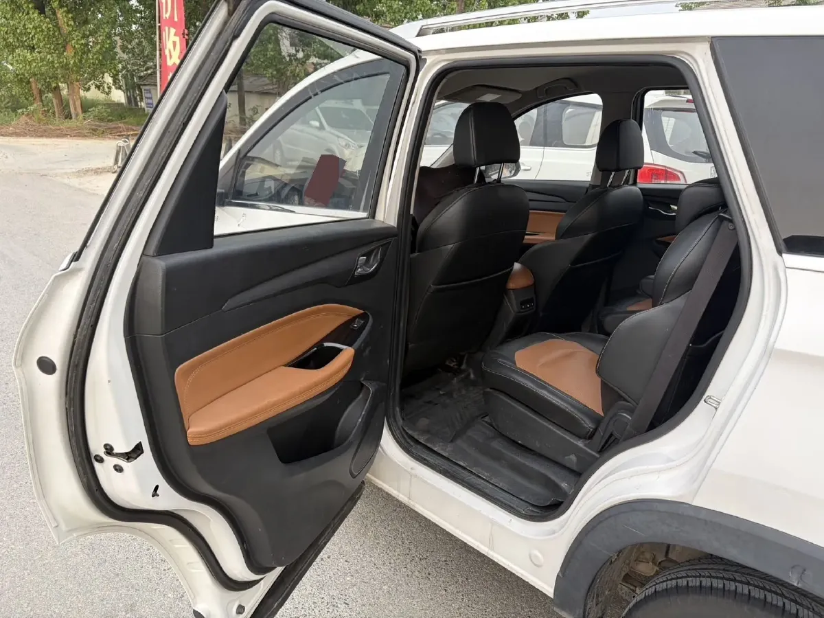 2019 WuLing HongGuang S3 1.5L 99HP L4 6MT,autocango,china used car exporter,china ev exporter,chinese used car exporter,chinese used ev exporter