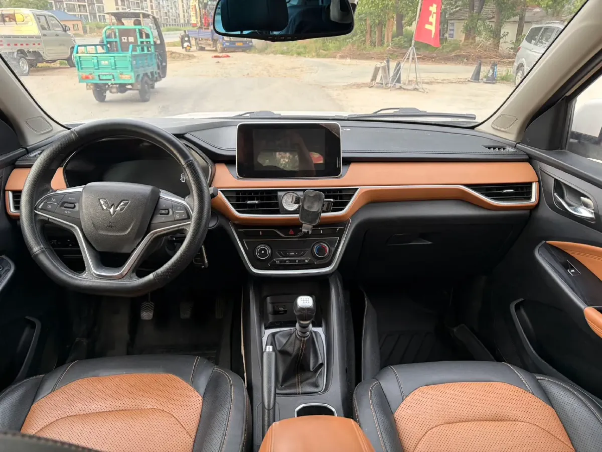 2019 WuLing HongGuang S3 1.5L 99HP L4 6MT,autocango,china used car exporter,china ev exporter,chinese used car exporter,chinese used ev exporter