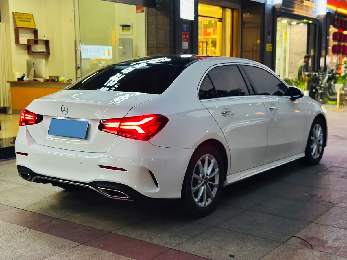 2022 Mercedes-Benz A Class 1.3T 163HP L4 7DCT,autocango,china used car exporter,china ev exporter,chinese used car exporter,chinese used ev exporter