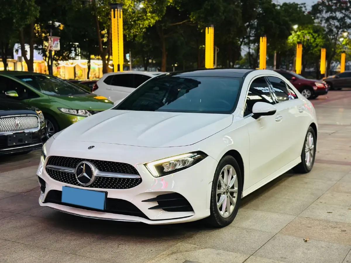 2022 Mercedes-Benz A Class 1.3T 163HP L4 7DCT,autocango,china used car exporter,china ev exporter,chinese used car exporter,chinese used ev exporter
