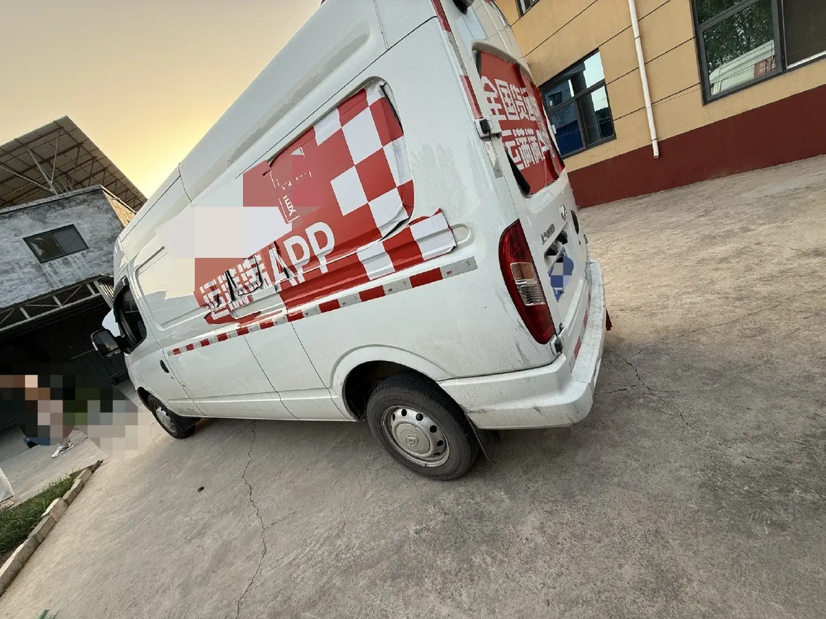 2023 MAXUS XinTu V80 2.0T 127HP L4 6MT,autocango,china used car exporter,china ev exporter,chinese used car exporter,chinese used ev exporter