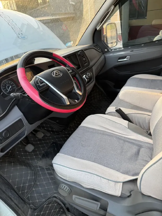 2023 MAXUS XinTu V80 2.0T 127HP L4 6MT,autocango,china used car exporter,china ev exporter,chinese used car exporter,chinese used ev exporter