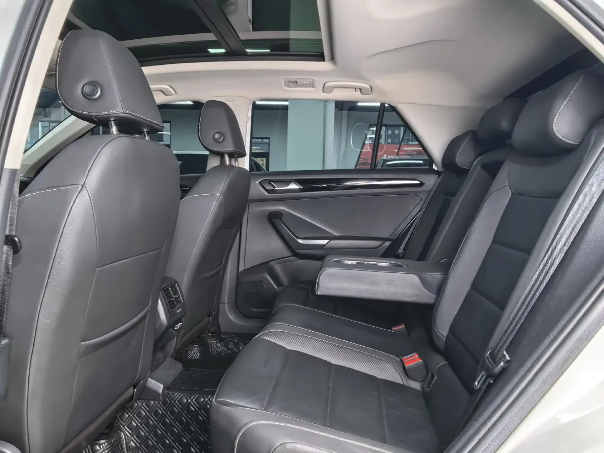 2022 Volkswagen T-Roc 1.4T 150HP L4 7DCT,autocango,china used car exporter,china ev exporter,chinese used car exporter,chinese used ev exporter