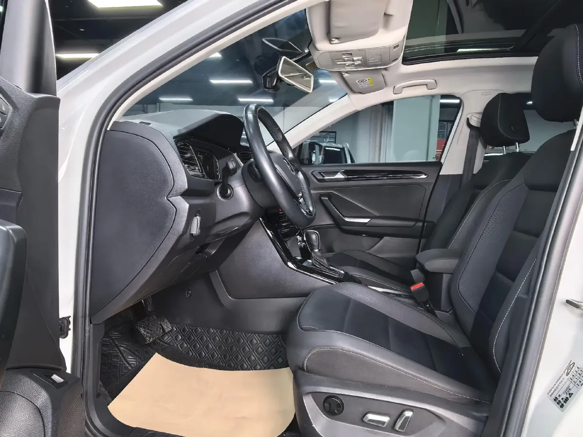 2022 Volkswagen T-Roc 1.4T 150HP L4 7DCT,autocango,china used car exporter,china ev exporter,chinese used car exporter,chinese used ev exporter