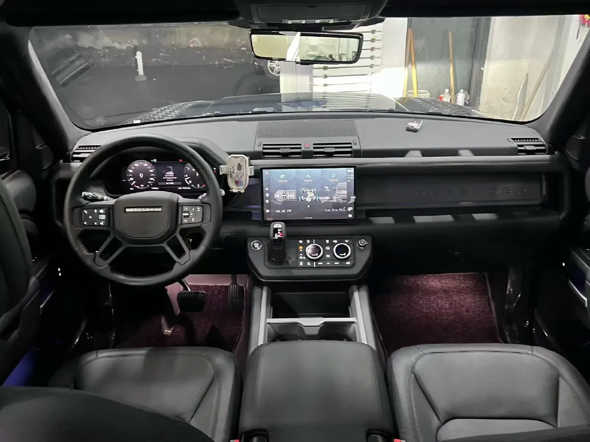 2025 Land Rover Defender 3.0T 400HP L6 8AT,autocango,china used car exporter,china ev exporter,chinese used car exporter,chinese used ev exporter