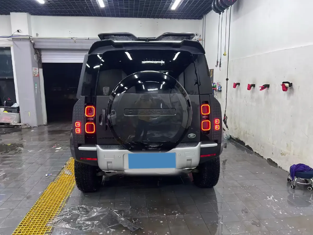 2025 Land Rover Defender 3.0T 400HP L6 8AT,autocango,china used car exporter,china ev exporter,chinese used car exporter,chinese used ev exporter