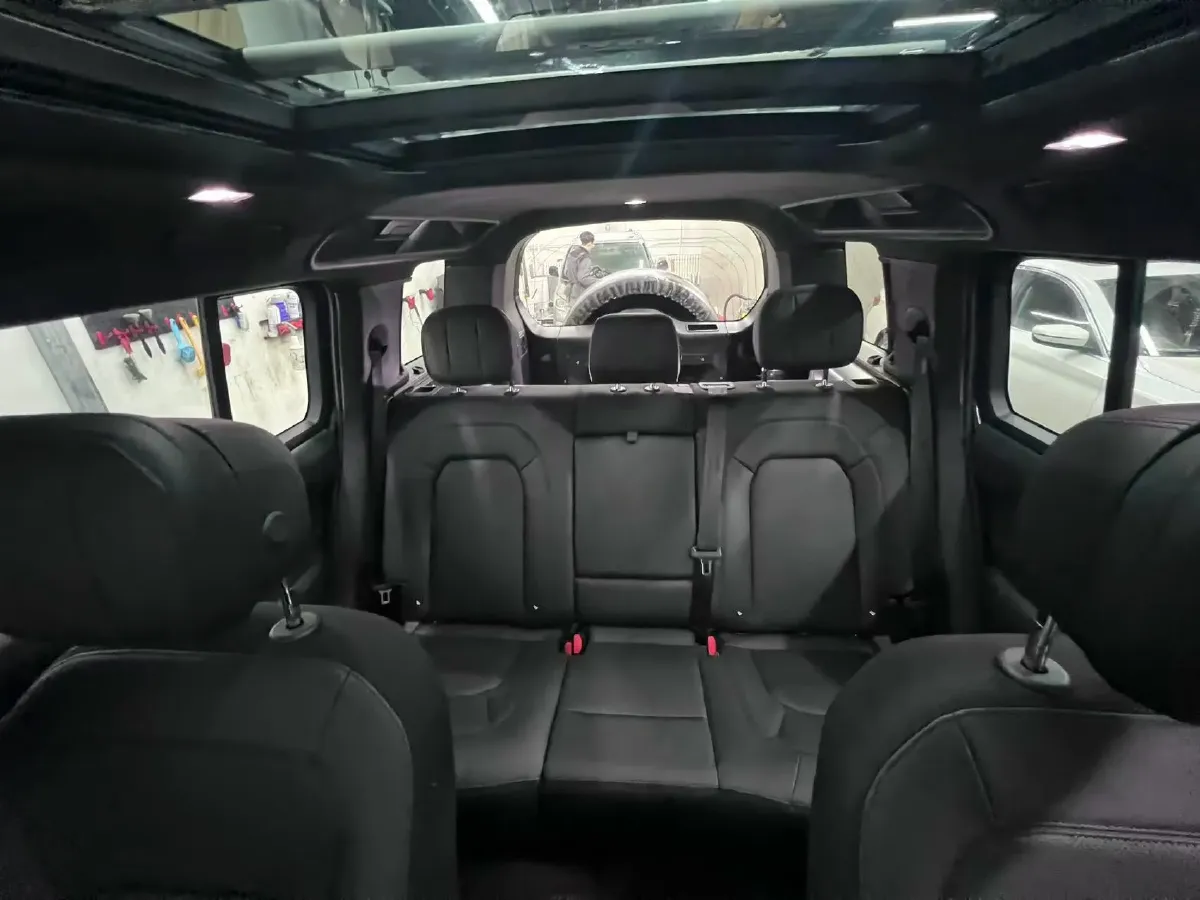 2025 Land Rover Defender 3.0T 400HP L6 8AT,autocango,china used car exporter,china ev exporter,chinese used car exporter,chinese used ev exporter