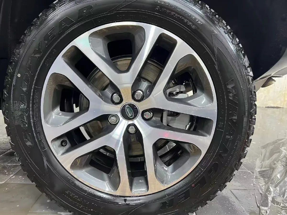 2025 Land Rover Defender 3.0T 400HP L6 8AT,autocango,china used car exporter,china ev exporter,chinese used car exporter,chinese used ev exporter