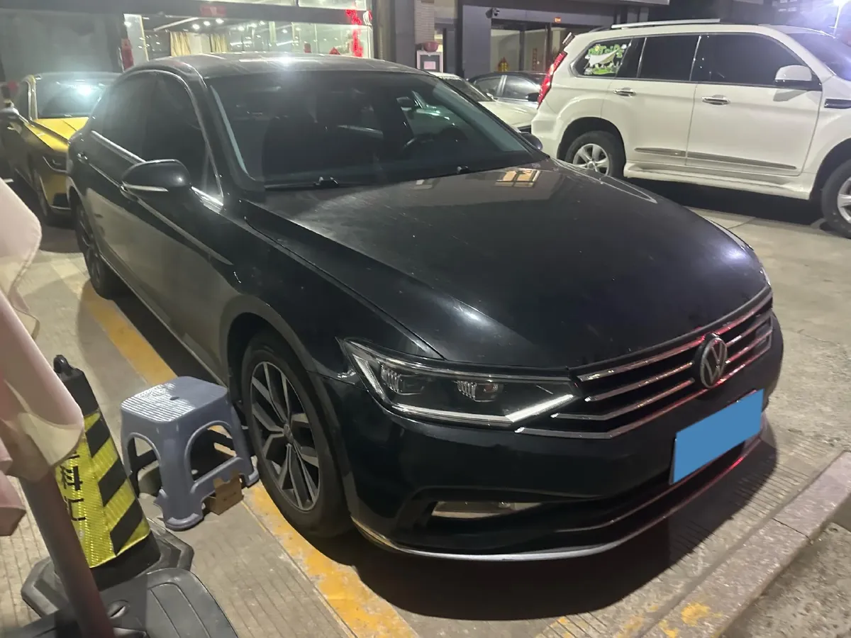 2020 Volkswagen Magotan 2.0T 186HP L4 7DCT,autocango,china used car exporter,china ev exporter,chinese used car exporter,chinese used ev exporter