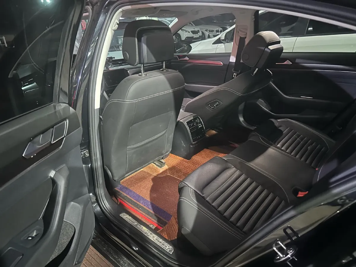 2020 Volkswagen Magotan 2.0T 186HP L4 7DCT,autocango,china used car exporter,china ev exporter,chinese used car exporter,chinese used ev exporter